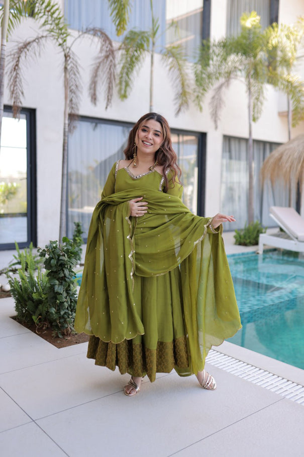 Beautifull Mul Chanderi Fabric With Mirror Lace Work Kurti Pent