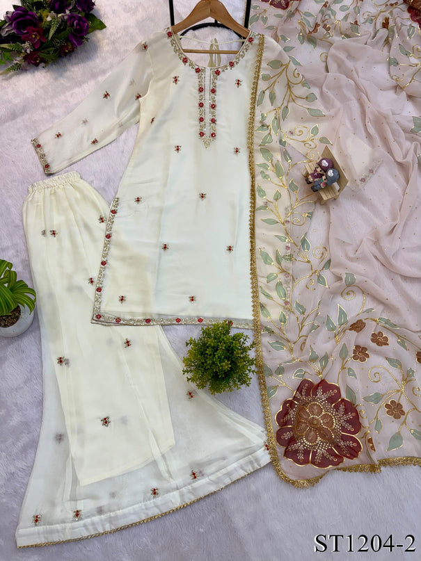 Beautifull Faux Georgette Embroidery Work Kurti Pent